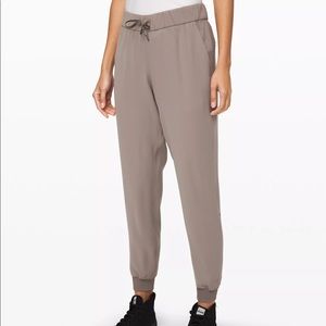 EUC Lululemon On The Fly Jogger Woven 8